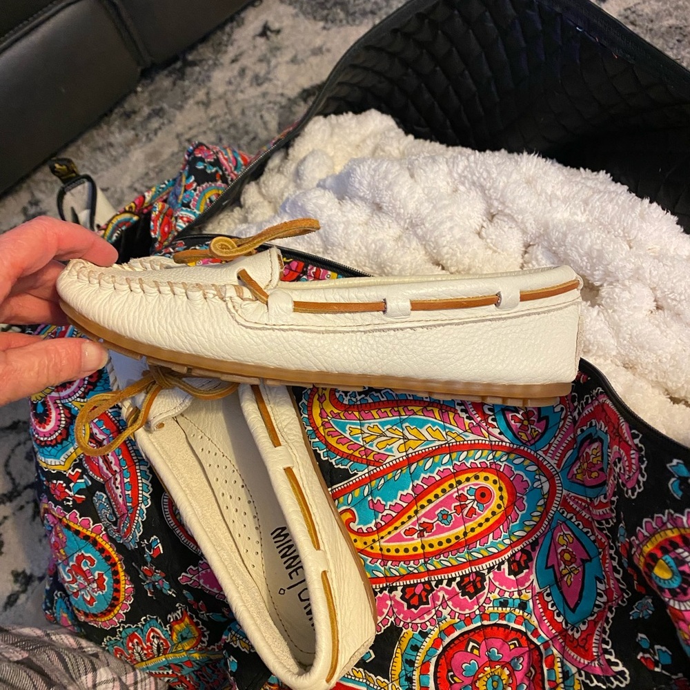 Women’s size 5 Minnetonka Mocs NWOT